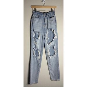 Urban Outfitters BDG Light Wash High Rise Mom Jean Size 24